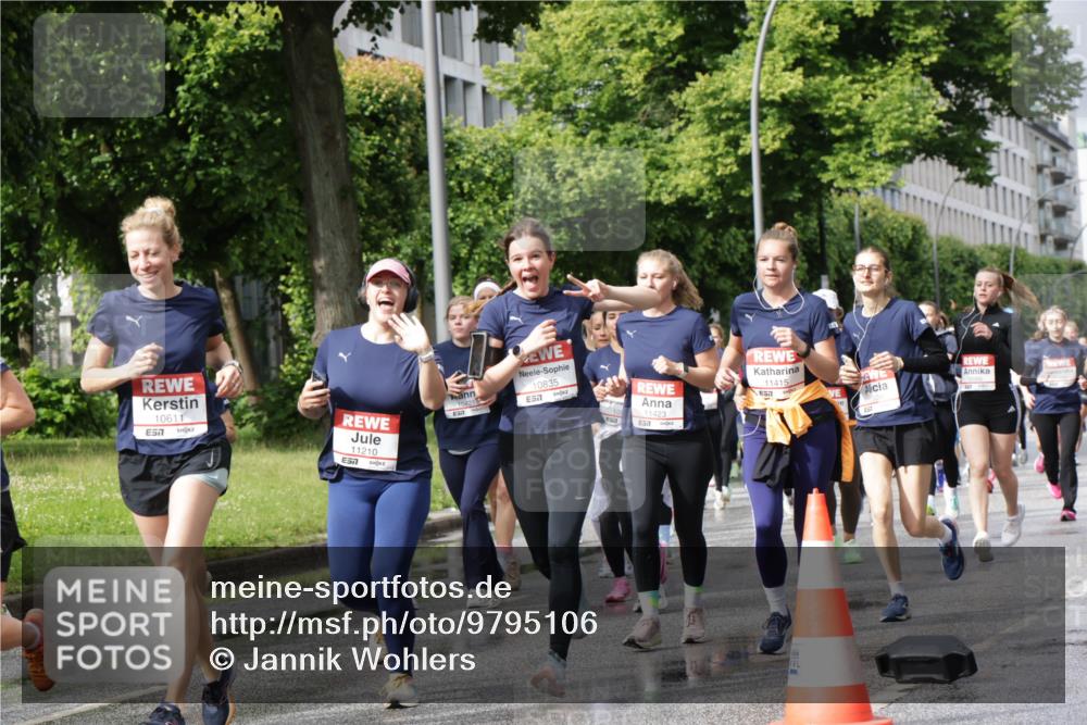 14.06.2026 - REWE Women's Run Jannik Wohlers http://msf.ph/oto/9795106 14.06.2026 09:09:18 Laufen 10611, 7, 11210, 7, 10835, 657, 10, 11423, 11415, 51 meine-sportfotos.de