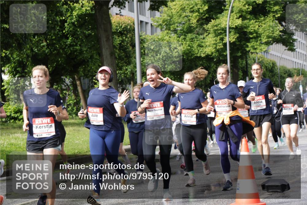 14.06.2026 - REWE Women's Run Jannik Wohlers http://msf.ph/oto/9795120 14.06.2026 09:09:18 Laufen 10611, 57, 11210, 10526, 0777, 10835, 57, 11423, 11415, 7 meine-sportfotos.de