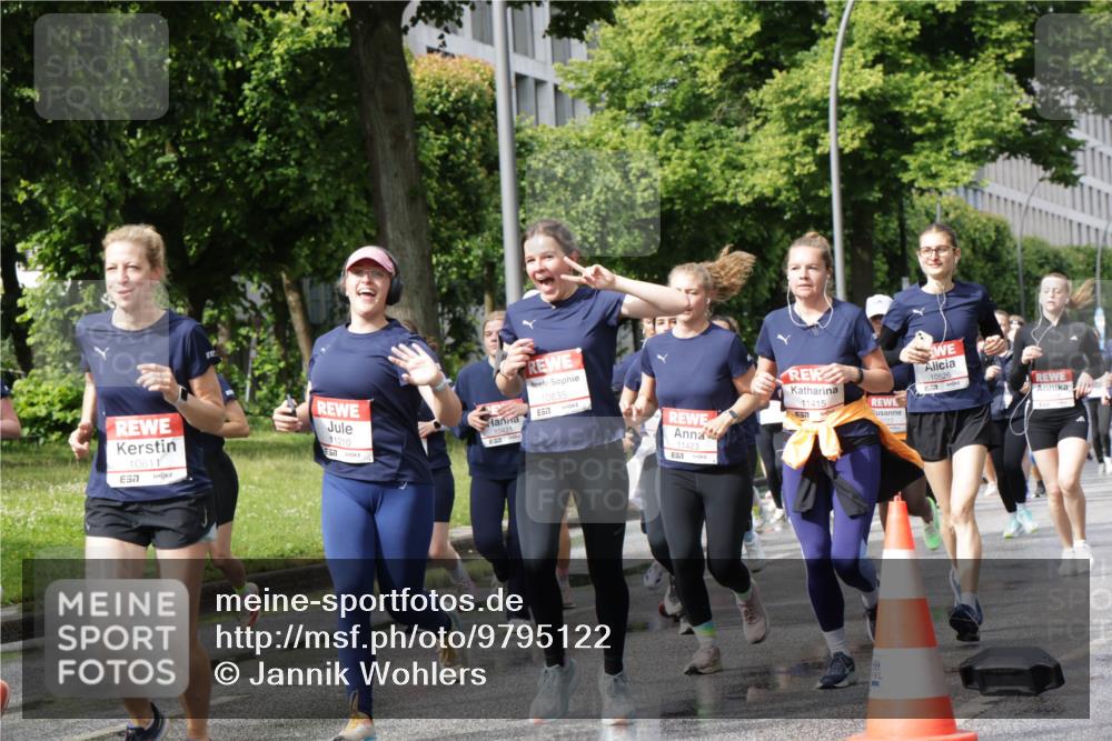 14.06.2026 - REWE Women's Run Jannik Wohlers http://msf.ph/oto/9795122 14.06.2026 09:09:18 Laufen 10611, 7, 11210, 10835, 657, 10421, 11423, 11415, 10526 meine-sportfotos.de