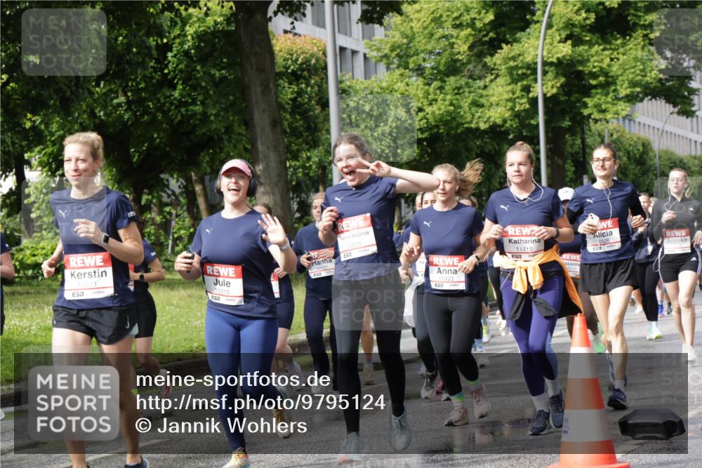 14.06.2026 - REWE Women's Run Jannik Wohlers http://msf.ph/oto/9795124 14.06.2026 09:09:18 Laufen 10611, 57, 11210, 10421, 10835, 11423, 657, 11415, 657, 0526, 0777 meine-sportfotos.de