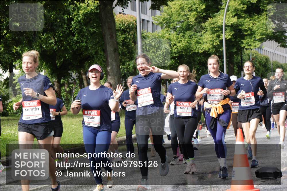 14.06.2026 - REWE Women's Run Jannik Wohlers http://msf.ph/oto/9795126 14.06.2026 09:09:18 Laufen 10611, 57, 11210, 10835, 57, 11423, 57, 11415, 7, 653, 10526 meine-sportfotos.de