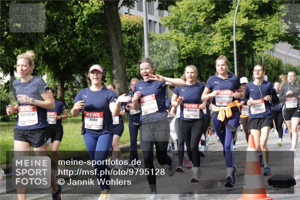 14.06.2026 - REWE Women's Run Jannik Wohlers http://msf.ph/oto/9795128 14.06.2026 09:09:18 Laufen 10899, 11210, 10835, 57, 11423, 57, 11415, 0526 meine-sportfotos.de