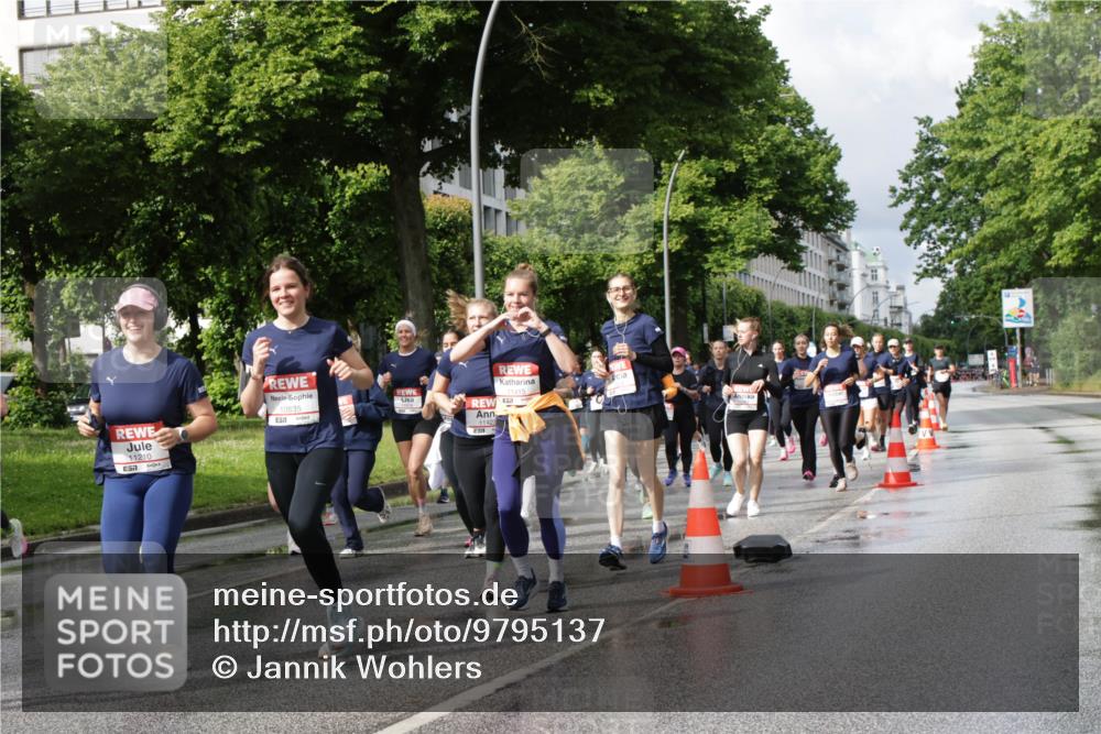 14.06.2026 - REWE Women's Run Jannik Wohlers http://msf.ph/oto/9795137 14.06.2026 09:09:19 Laufen 11210, 10835, 7, 11415, 7, 11423 meine-sportfotos.de