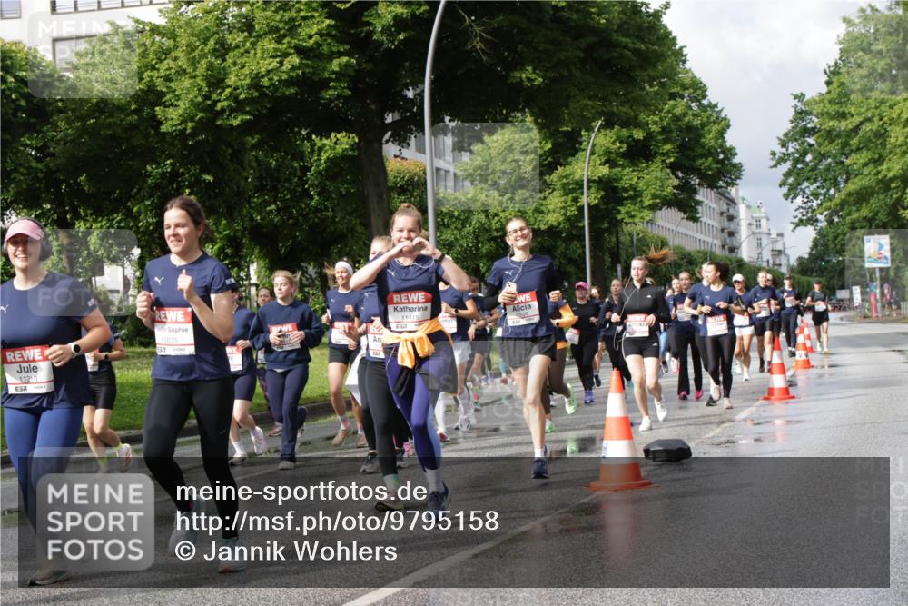 14.06.2026 - REWE Women's Run Jannik Wohlers http://msf.ph/oto/9795158 14.06.2026 09:09:20 Laufen 11210, 10835, 11415, 10526 meine-sportfotos.de