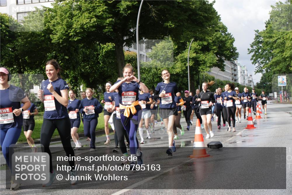 14.06.2026 - REWE Women's Run Jannik Wohlers http://msf.ph/oto/9795163 14.06.2026 09:09:20 Laufen 11210, 7, 10835, 10421, 10421, 11415 meine-sportfotos.de