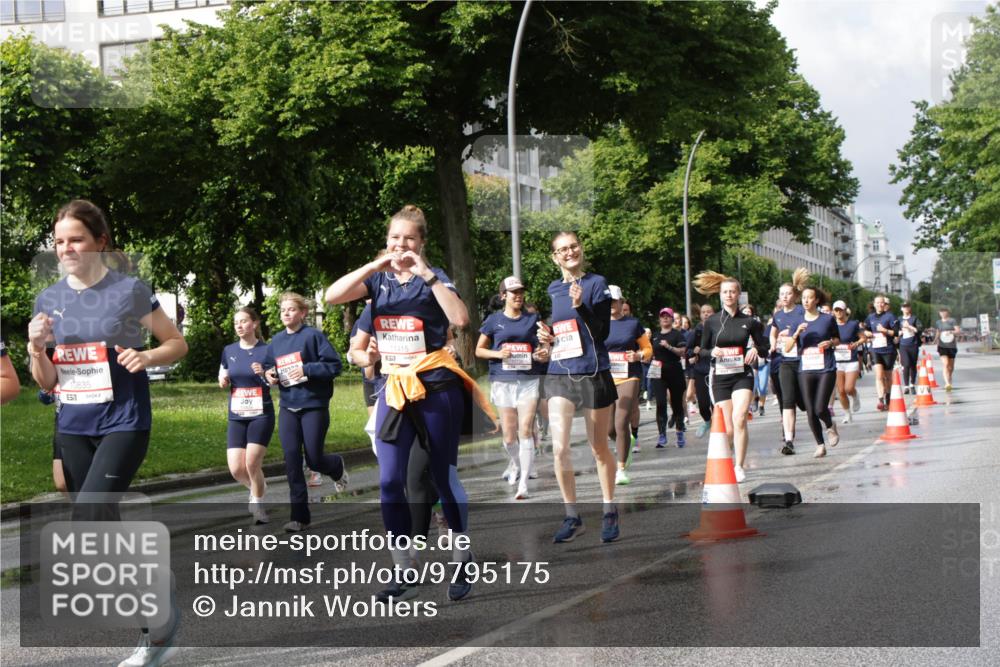 14.06.2026 - REWE Women's Run Jannik Wohlers http://msf.ph/oto/9795175 14.06.2026 09:09:20 Laufen 10835, 57, 11415, 7, 10738, 3 meine-sportfotos.de