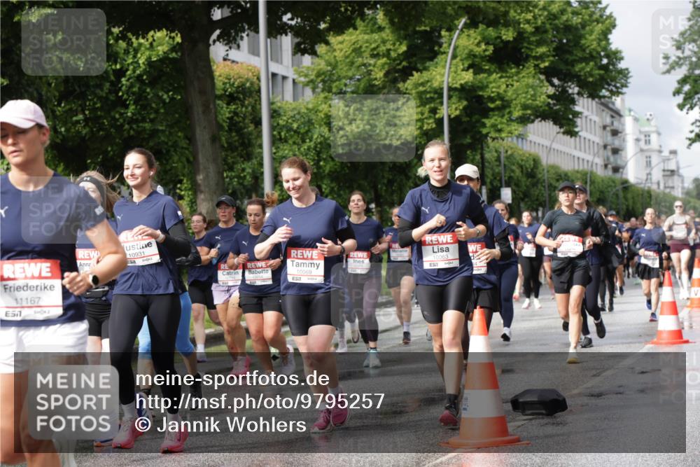 14.06.2026 - REWE Women's Run Jannik Wohlers http://msf.ph/oto/9795257 14.06.2026 09:09:26 Laufen 11167, 51, 10931, 10069, 10063, 7 meine-sportfotos.de