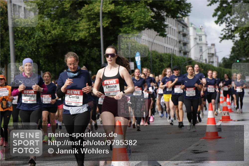 14.06.2026 - REWE Women's Run Jannik Wohlers http://msf.ph/oto/9795382 14.06.2026 09:09:33 Laufen 11383, 7, 10415, 7, 10390, 7 meine-sportfotos.de