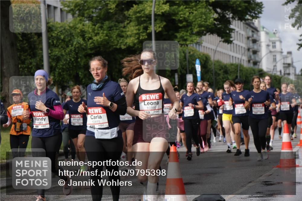 14.06.2026 - REWE Women's Run Jannik Wohlers http://msf.ph/oto/9795398 14.06.2026 09:09:33 Laufen 11383, 10415, 6517, 10390, 57 meine-sportfotos.de