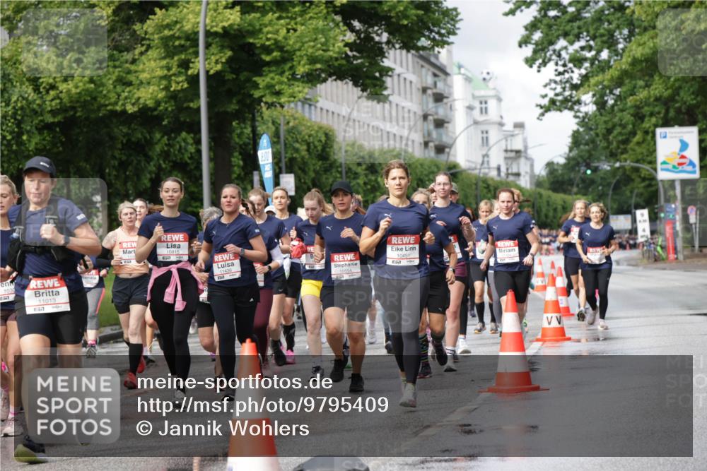 14.06.2026 - REWE Women's Run Jannik Wohlers http://msf.ph/oto/9795409 14.06.2026 09:09:35 Laufen 1030, 11013, 10815, 11436, 10451, 7 meine-sportfotos.de