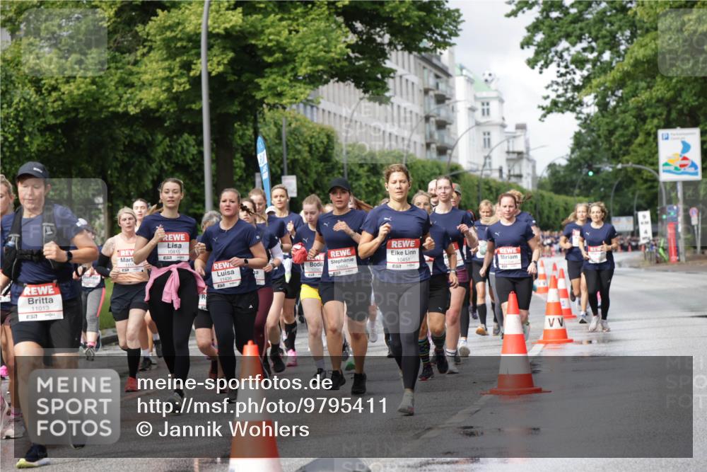 14.06.2026 - REWE Women's Run Jannik Wohlers http://msf.ph/oto/9795411 14.06.2026 09:09:35 Laufen 11013, 657, 10815, 10451, 10554, 11436, 12 meine-sportfotos.de