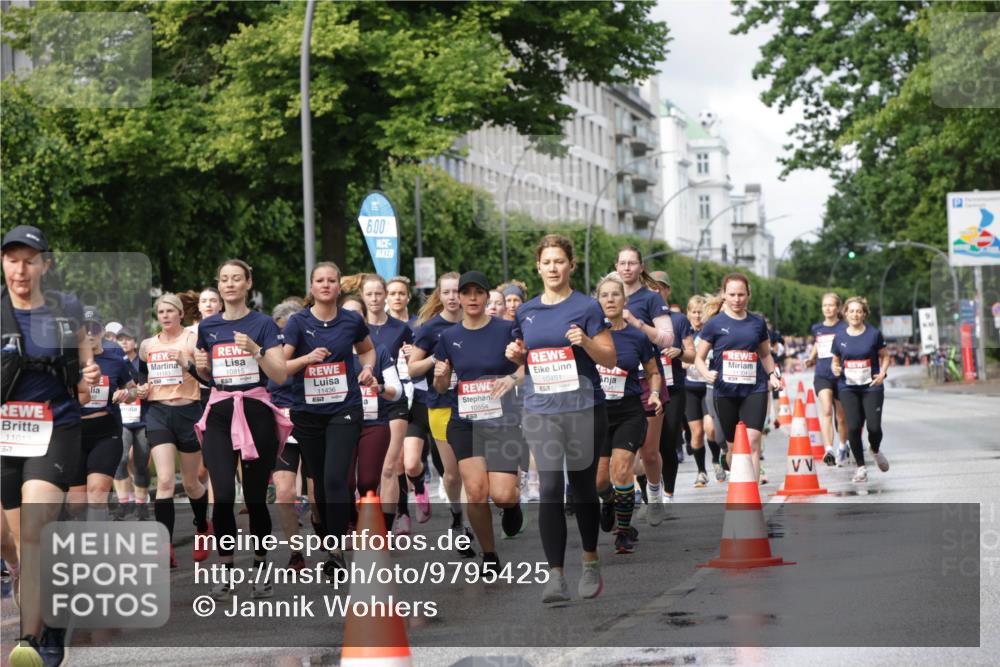 14.06.2026 - REWE Women's Run Jannik Wohlers http://msf.ph/oto/9795425 14.06.2026 09:09:35 Laufen 11013, 57, 10815, 11436, 6, 00, 10554, 10451, 1 meine-sportfotos.de