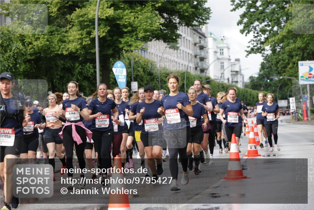 14.06.2026 - REWE Women's Run Jannik Wohlers http://msf.ph/oto/9795427 14.06.2026 09:09:35 Laufen 11013, 10815, 57, 557, 11436, 6, 00, 10451, 57, 10554 meine-sportfotos.de