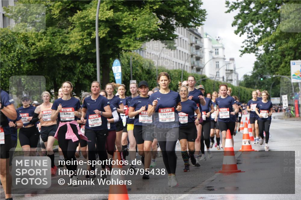 14.06.2026 - REWE Women's Run Jannik Wohlers http://msf.ph/oto/9795438 14.06.2026 09:09:35 Laufen 6, 00, 10815, 10921, 11436, 10554, 10451, 10291 meine-sportfotos.de