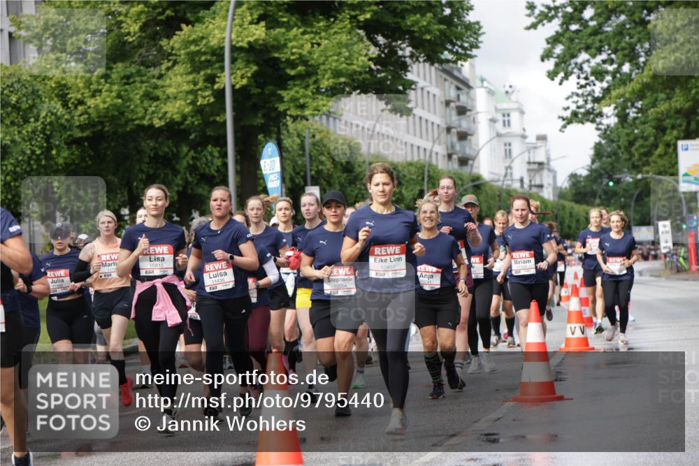 14.06.2026 - REWE Women's Run Jannik Wohlers http://msf.ph/oto/9795440 14.06.2026 09:09:35 Laufen 1118, 10815, 57, 11436, 6, 00, 10291, 10554, 10451, 7 meine-sportfotos.de