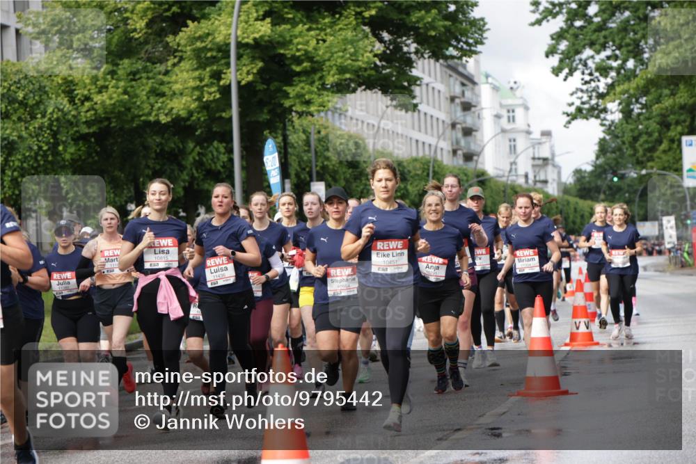 14.06.2026 - REWE Women's Run Jannik Wohlers http://msf.ph/oto/9795442 14.06.2026 09:09:35 Laufen 10815, 11436, 10, 5, 00, 10291, 10554, 10451, 7 meine-sportfotos.de