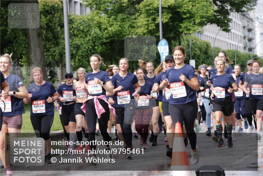 14.06.2026 - REWE Women's Run Jannik Wohlers http://msf.ph/oto/9795461 14.06.2026 09:09:36 Laufen 10170, 57, 11092, 577, 11183, 10815, 11436, 6, 00, 11262, 10451, 6517, 10291, 11304 meine-sportfotos.de