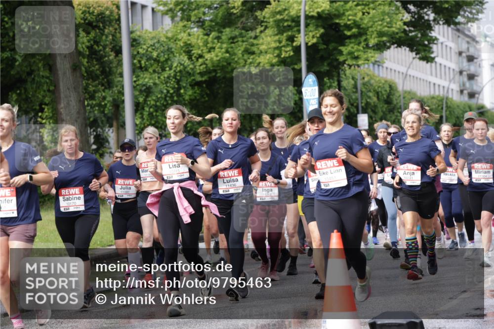 14.06.2026 - REWE Women's Run Jannik Wohlers http://msf.ph/oto/9795463 14.06.2026 09:09:36 Laufen 10170, 57, 1118, 57, 11092, 10815, 11436, 7, 11262, 6, 00, 10451, 6577, 10291, 11304 meine-sportfotos.de