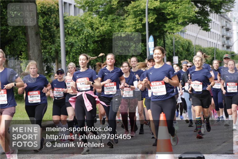 14.06.2026 - REWE Women's Run Jannik Wohlers http://msf.ph/oto/9795465 14.06.2026 09:09:36 Laufen 01, 10170, 11092, 111, 10815, 517, 11436, 7, 10451, 577, 10291, 11304 meine-sportfotos.de