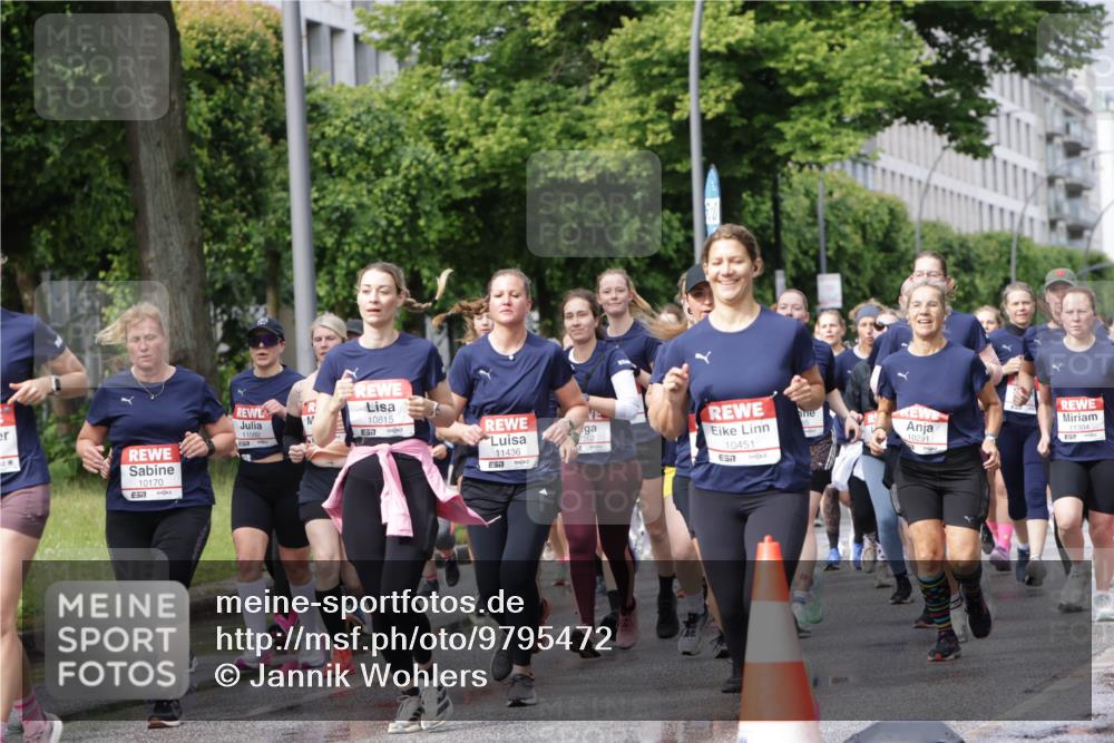 14.06.2026 - REWE Women's Run Jannik Wohlers http://msf.ph/oto/9795472 14.06.2026 09:09:36 Laufen 10170, 57, 11092, 10815, 657, 11436, 7, 10451, 10291 meine-sportfotos.de