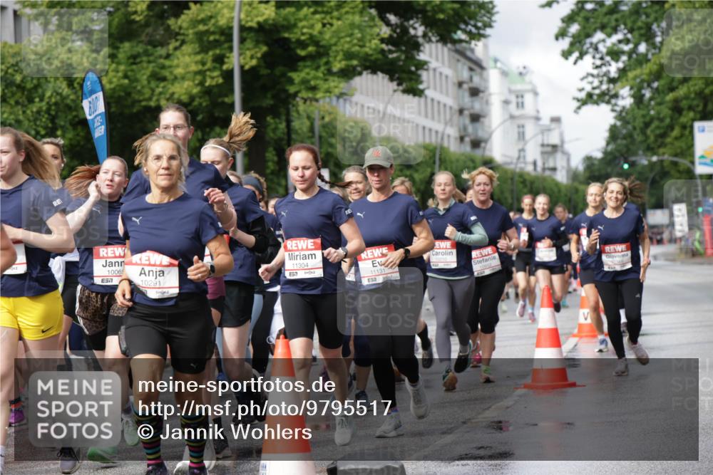 14.06.2026 - REWE Women's Run Jannik Wohlers http://msf.ph/oto/9795517 14.06.2026 09:09:39 Laufen 10065, 7, 10291, 11304, 7, 11131, 51, 10210 meine-sportfotos.de