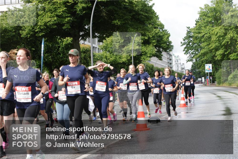 14.06.2026 - REWE Women's Run Jannik Wohlers http://msf.ph/oto/9795578 14.06.2026 09:09:42 Laufen 11304, 7, 11265, 11131 meine-sportfotos.de