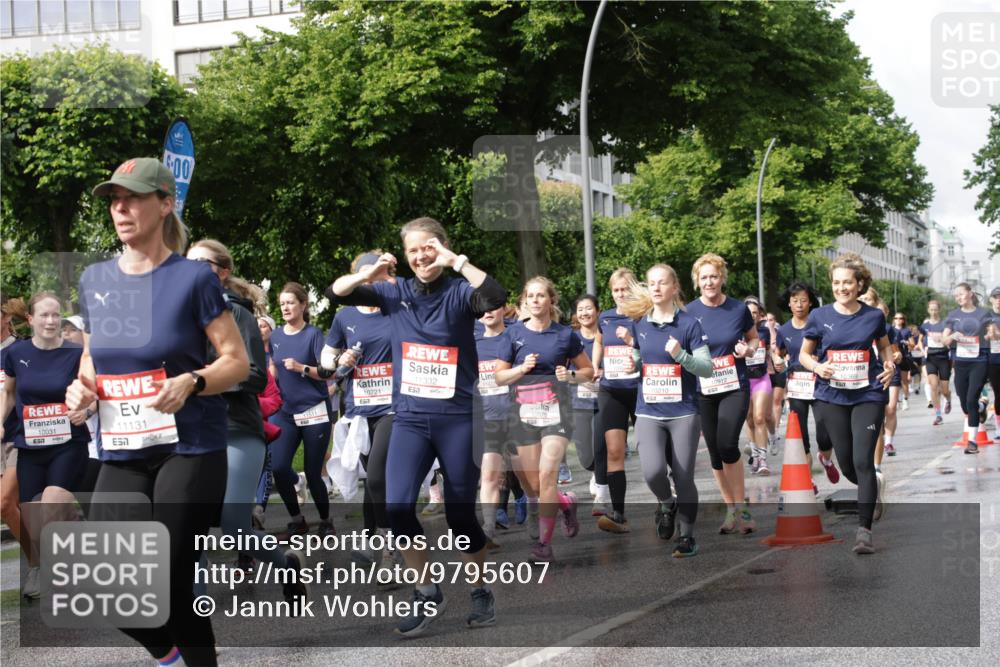 14.06.2026 - REWE Women's Run Jannik Wohlers http://msf.ph/oto/9795607 14.06.2026 09:09:43 Laufen 10031, 11131, 657, 00, 10721, 11332, 7, 11422, 10075, 10210, 10369, 10912 meine-sportfotos.de