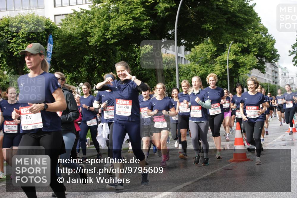 14.06.2026 - REWE Women's Run Jannik Wohlers http://msf.ph/oto/9795609 14.06.2026 09:09:43 Laufen 10031, 51, 11131, 657, 1332, 57, 10721, 51, 10912, 10369 meine-sportfotos.de