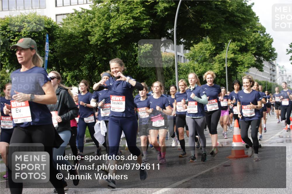 14.06.2026 - REWE Women's Run Jannik Wohlers http://msf.ph/oto/9795611 14.06.2026 09:09:43 Laufen 11332, 10721, 11131, 657, 10031, 57, 57, 75, 10912 meine-sportfotos.de