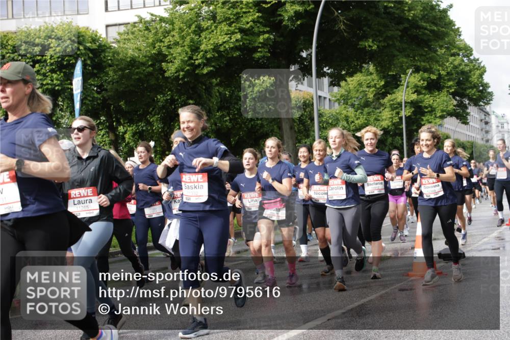 14.06.2026 - REWE Women's Run Jannik Wohlers http://msf.ph/oto/9795616 14.06.2026 09:09:43 Laufen 31, 11265, 11332, 11427, 10075, 10210, 10923, 10369 meine-sportfotos.de