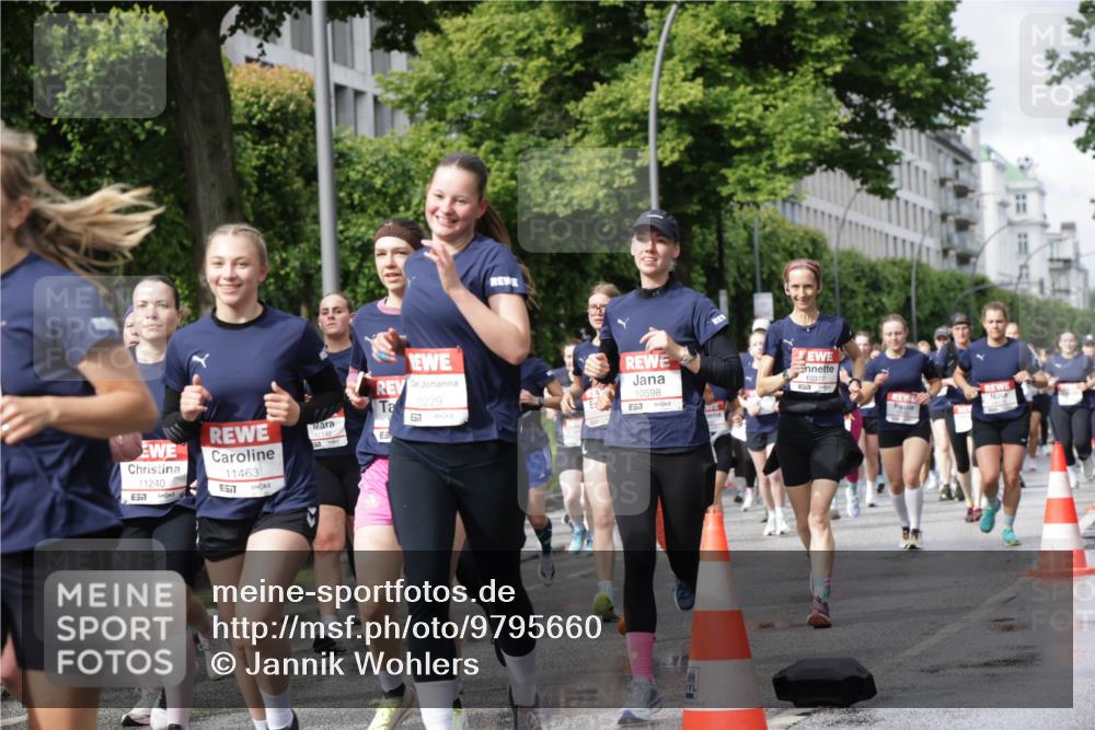 14.06.2026 - REWE Women's Run Jannik Wohlers http://msf.ph/oto/9795660 14.06.2026 09:09:46 Laufen 0229, 11148, 6577, 11240, 11463, 7, 7, 10598, 57, 10377 meine-sportfotos.de