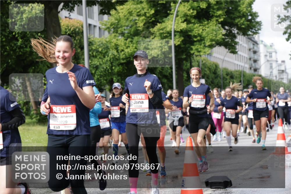 14.06.2026 - REWE Women's Run Jannik Wohlers http://msf.ph/oto/9795667 14.06.2026 09:09:47 Laufen 10229, 7, 10598, 10377 meine-sportfotos.de