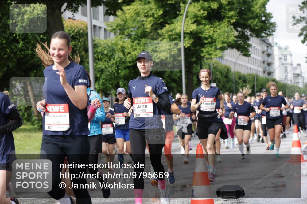 14.06.2026 - REWE Women's Run Jannik Wohlers http://msf.ph/oto/9795669 14.06.2026 09:09:47 Laufen 10229, 57, 10598, 302, 22, 10377, 57 meine-sportfotos.de