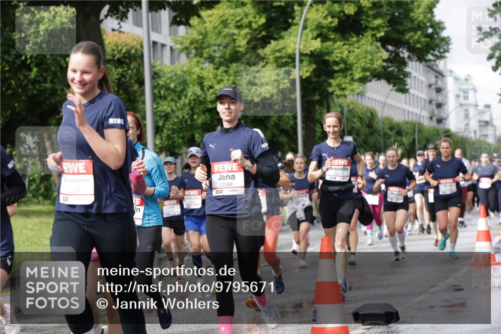 14.06.2026 - REWE Women's Run Jannik Wohlers http://msf.ph/oto/9795671 14.06.2026 09:09:47 Laufen 0229, 10598, 67, 83, 02, 22, 10377 meine-sportfotos.de