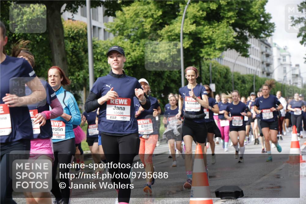 14.06.2026 - REWE Women's Run Jannik Wohlers http://msf.ph/oto/9795686 14.06.2026 09:09:47 Laufen 279, 10598, 7, 11067, 10377, 7 meine-sportfotos.de