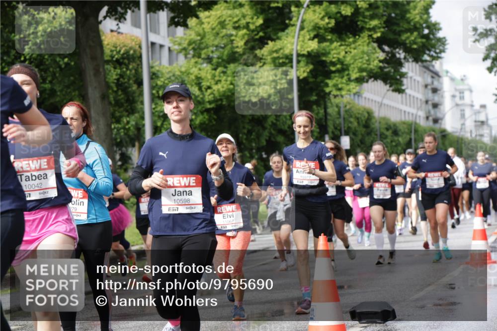 14.06.2026 - REWE Women's Run Jannik Wohlers http://msf.ph/oto/9795690 14.06.2026 09:09:47 Laufen 10042, 77, 279, 10598, 11067, 7, 10377, 57, 502, 22 meine-sportfotos.de