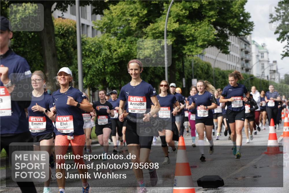 14.06.2026 - REWE Women's Run Jannik Wohlers http://msf.ph/oto/9795698 14.06.2026 09:09:48 Laufen 10377, 517, 10768, 11067, 7, 1113 meine-sportfotos.de