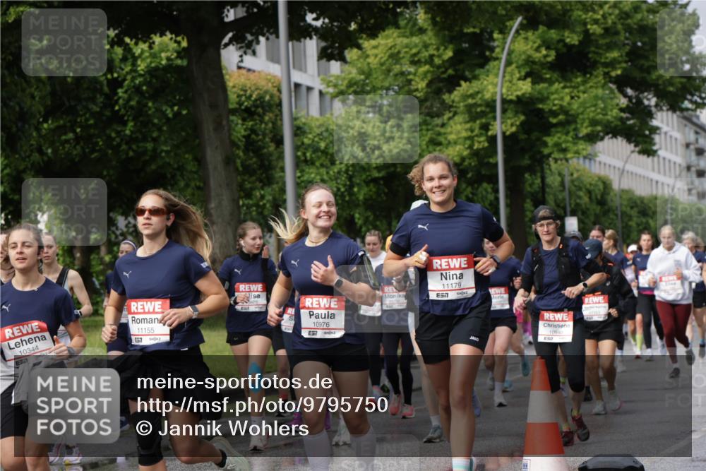 14.06.2026 - REWE Women's Run Jannik Wohlers http://msf.ph/oto/9795750 14.06.2026 09:09:51 Laufen 10344, 11155, 517, 10976, 11179, 7, 10940, 5 meine-sportfotos.de