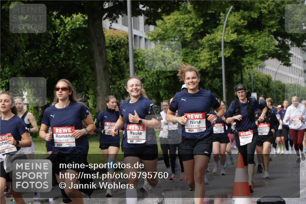 14.06.2026 - REWE Women's Run Jannik Wohlers http://msf.ph/oto/9795760 14.06.2026 09:09:51 Laufen 10344, 11155, 10976, 57, 11179, 7 meine-sportfotos.de