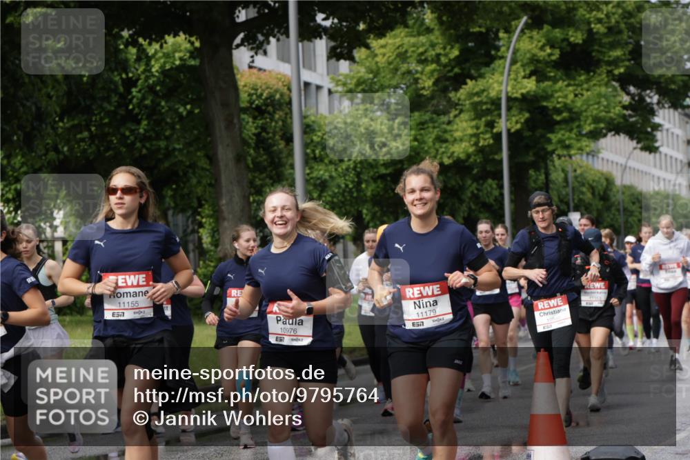 14.06.2026 - REWE Women's Run Jannik Wohlers http://msf.ph/oto/9795764 14.06.2026 09:09:51 Laufen 11155, 7, 10976, 11179, 57, 657, 11153 meine-sportfotos.de
