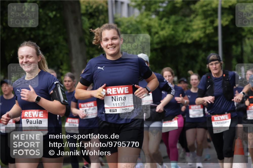 14.06.2026 - REWE Women's Run Jannik Wohlers http://msf.ph/oto/9795770 14.06.2026 09:09:52 Laufen 10976, 11179, 7, 100, 7 meine-sportfotos.de