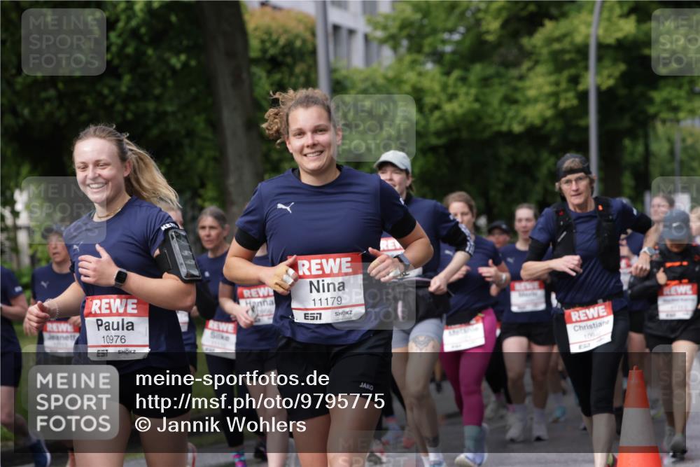 14.06.2026 - REWE Women's Run Jannik Wohlers http://msf.ph/oto/9795775 14.06.2026 09:09:52 Laufen 10976, 11179, 57, 1004, 57 meine-sportfotos.de