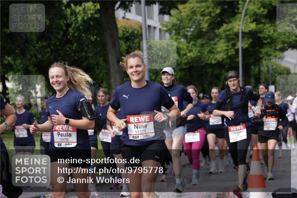14.06.2026 - REWE Women's Run Jannik Wohlers http://msf.ph/oto/9795778 14.06.2026 09:09:52 Laufen 10976, 11179, 7, 1004, 7 meine-sportfotos.de