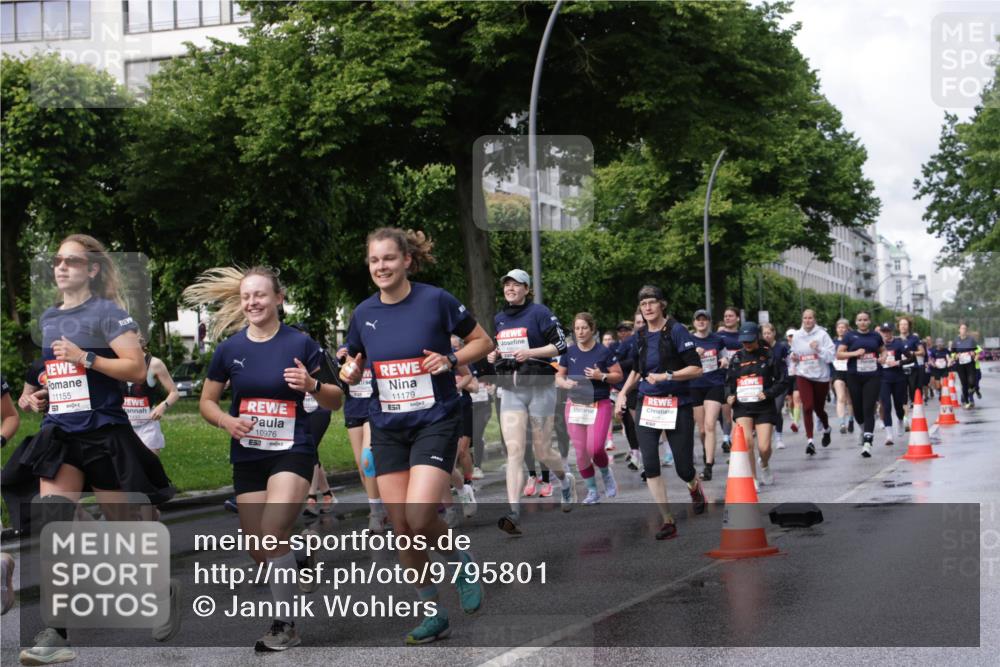 14.06.2026 - REWE Women's Run Jannik Wohlers http://msf.ph/oto/9795801 14.06.2026 09:09:52 Laufen 11155, 10976, 11179, 57 meine-sportfotos.de