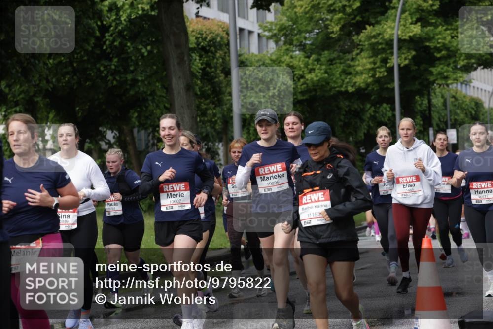 14.06.2026 - REWE Women's Run Jannik Wohlers http://msf.ph/oto/9795822 14.06.2026 09:09:54 Laufen 10076, 0349, 10761, 10602, 57, 112, 10995, 11444, 11153, 10517 meine-sportfotos.de