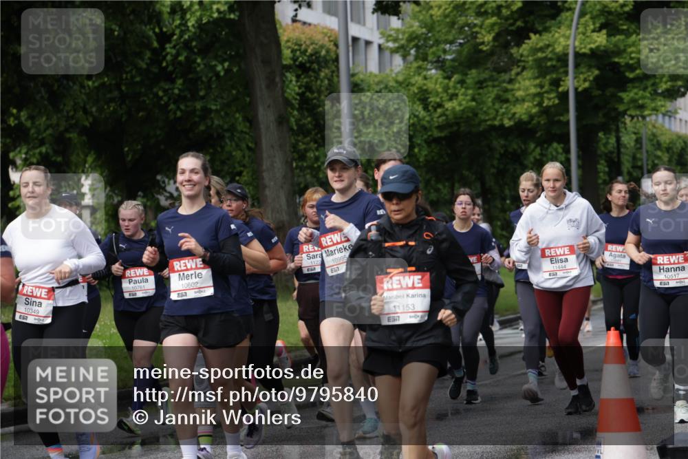 14.06.2026 - REWE Women's Run Jannik Wohlers http://msf.ph/oto/9795840 14.06.2026 09:09:55 Laufen 1122, 10995, 10349, 7, 10761, 10602, 857, 11153, 11444, 10517 meine-sportfotos.de