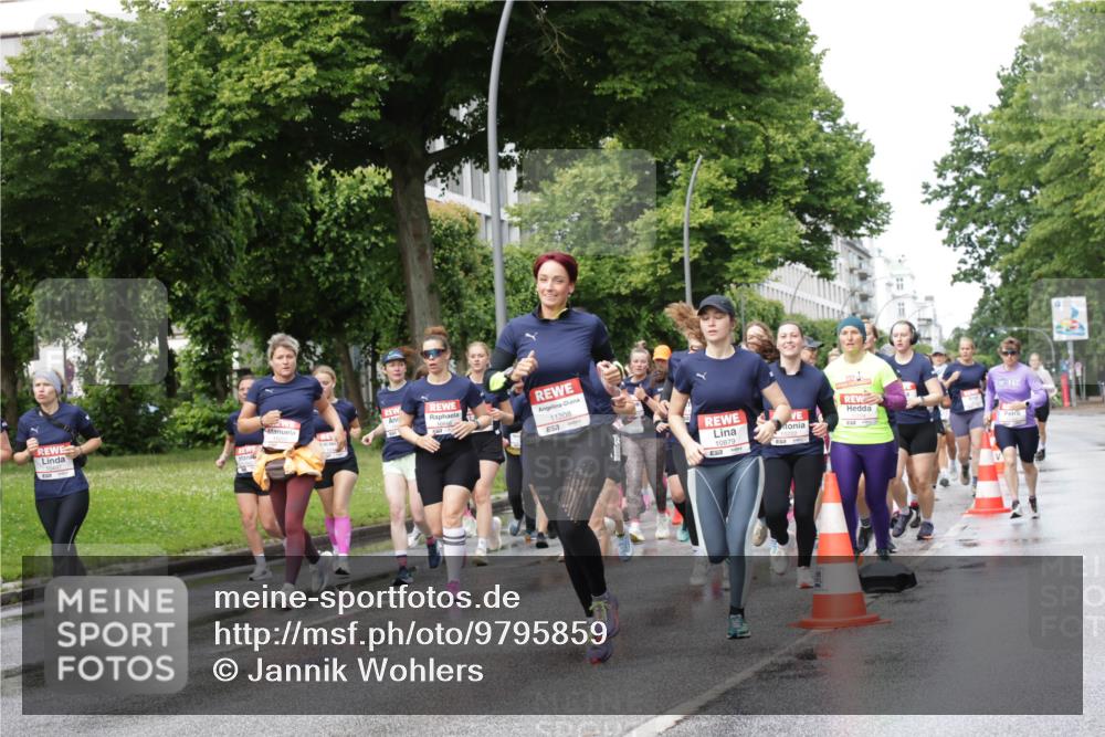 14.06.2026 - REWE Women's Run Jannik Wohlers http://msf.ph/oto/9795859 14.06.2026 09:10:02 Laufen 11208, 651, 10879, 1 meine-sportfotos.de
