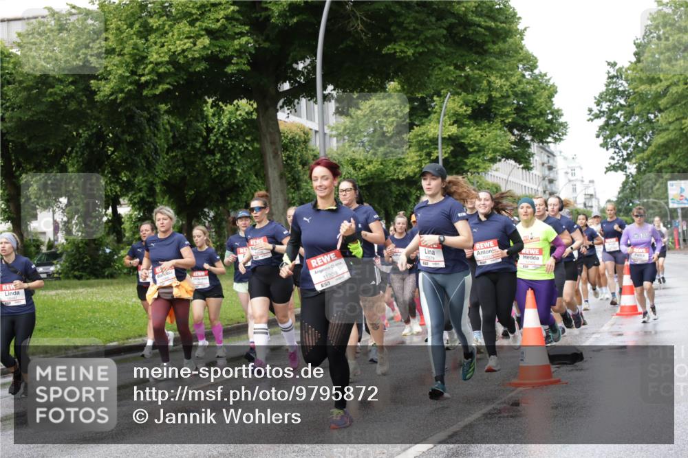14.06.2026 - REWE Women's Run Jannik Wohlers http://msf.ph/oto/9795872 14.06.2026 09:10:02 Laufen 11250, 11208, 10879 meine-sportfotos.de