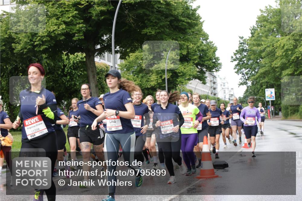 14.06.2026 - REWE Women's Run Jannik Wohlers http://msf.ph/oto/9795899 14.06.2026 09:10:03 Laufen 11208, 7, 10879, 11107, 10222, 10104 meine-sportfotos.de