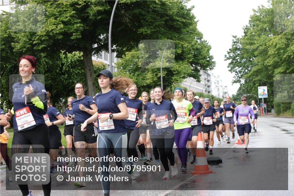 14.06.2026 - REWE Women's Run Jannik Wohlers http://msf.ph/oto/9795901 14.06.2026 09:10:03 Laufen 11208, 7, 10879, 657, 107, 10222 meine-sportfotos.de